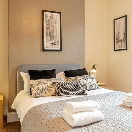 3 Bedroom Home Sleeps 5 Close To Chester City Centre Welcomes Couples, Small Groups, Families And Contractors Εξωτερικό φωτογραφία