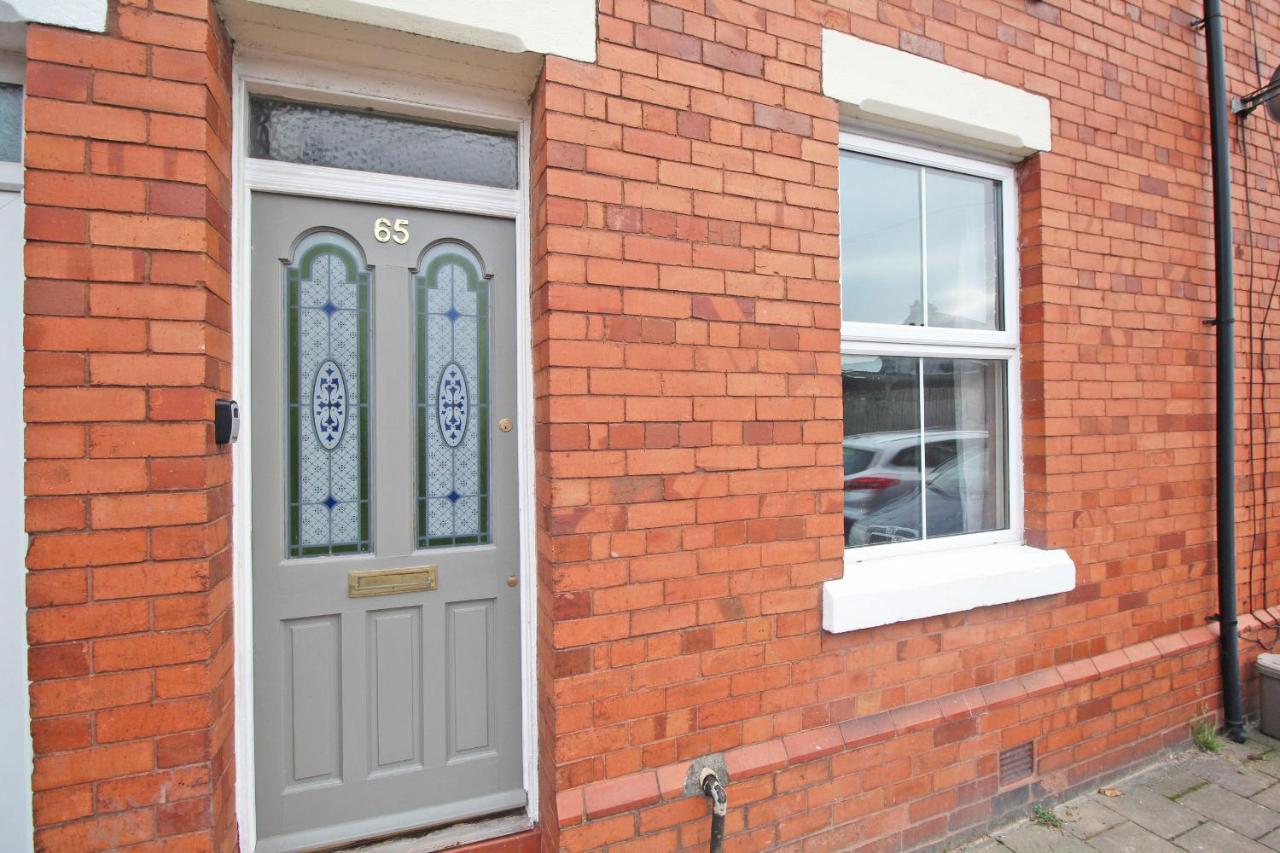 3 Bedroom Home Sleeps 5 Close To Chester City Centre Welcomes Couples, Small Groups, Families And Contractors Εξωτερικό φωτογραφία