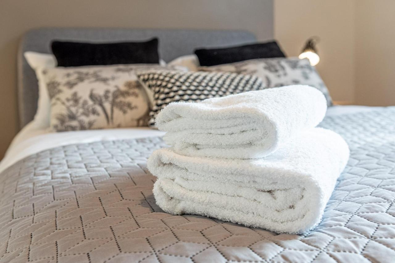 3 Bedroom Home Sleeps 5 Close To Chester City Centre Welcomes Couples, Small Groups, Families And Contractors Εξωτερικό φωτογραφία