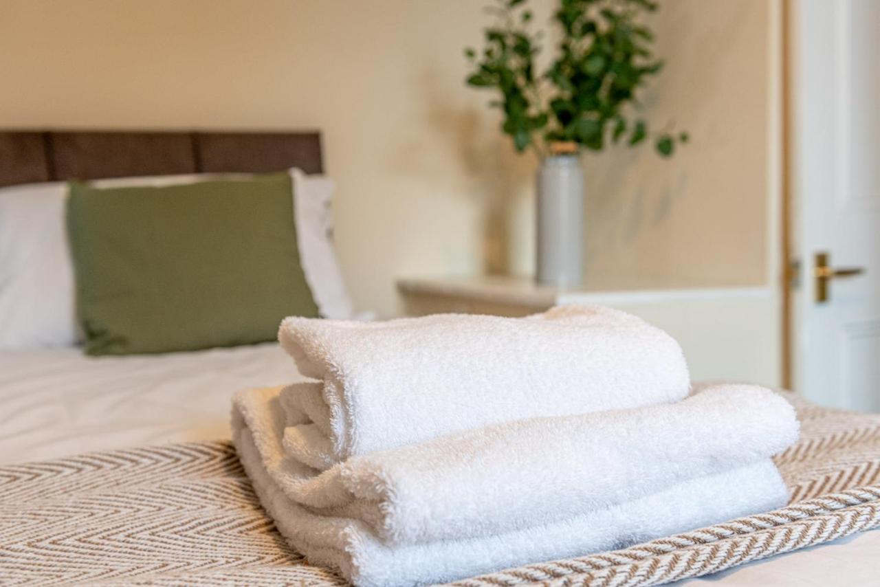 3 Bedroom Home Sleeps 5 Close To Chester City Centre Welcomes Couples, Small Groups, Families And Contractors Εξωτερικό φωτογραφία