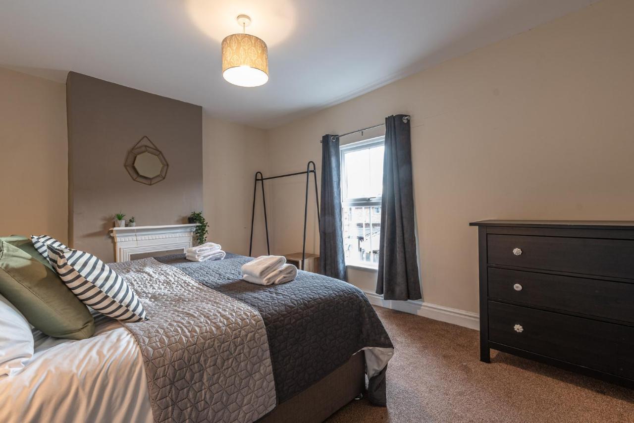 3 Bedroom Home Sleeps 5 Close To Chester City Centre Welcomes Couples, Small Groups, Families And Contractors Εξωτερικό φωτογραφία