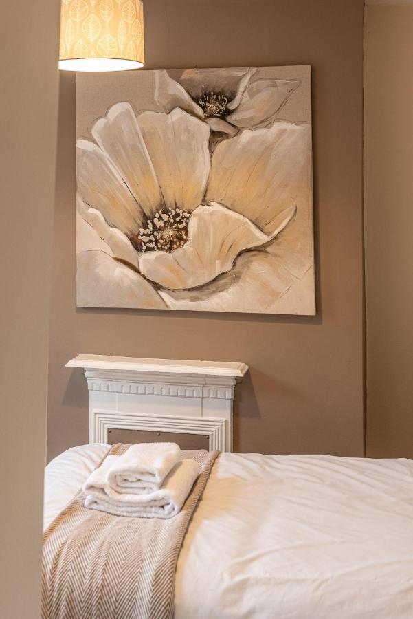 3 Bedroom Home Sleeps 5 Close To Chester City Centre Welcomes Couples, Small Groups, Families And Contractors Εξωτερικό φωτογραφία