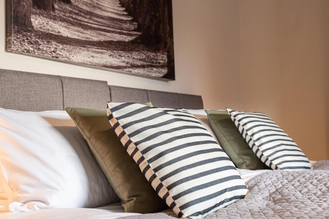 3 Bedroom Home Sleeps 5 Close To Chester City Centre Welcomes Couples, Small Groups, Families And Contractors Εξωτερικό φωτογραφία