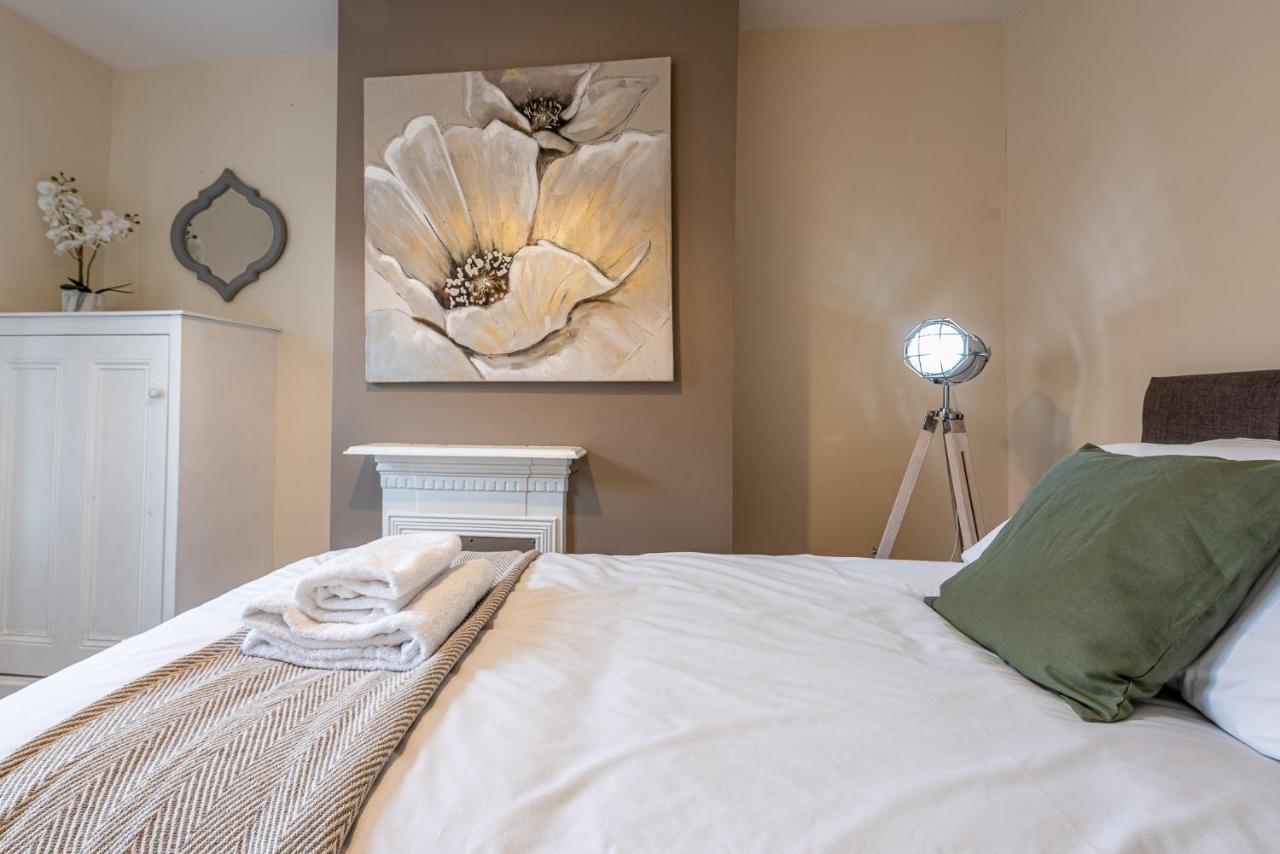 3 Bedroom Home Sleeps 5 Close To Chester City Centre Welcomes Couples, Small Groups, Families And Contractors Εξωτερικό φωτογραφία
