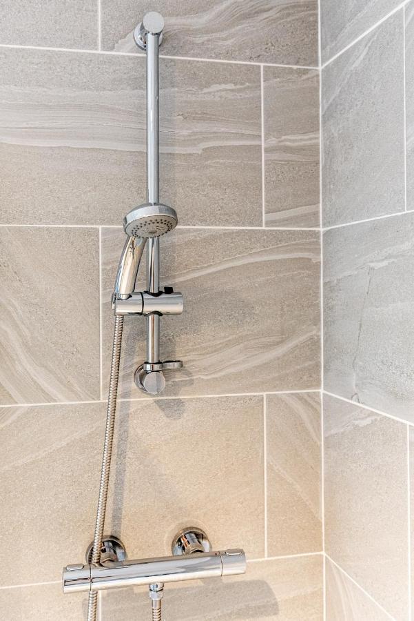 3 Bedroom Home Sleeps 5 Close To Chester City Centre Welcomes Couples, Small Groups, Families And Contractors Εξωτερικό φωτογραφία